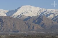 Neve nas montanhas atrás de Cafayate, Salta, Argentina
