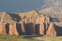 Rochas sedimentares chamadas de "Los Castillos", vale Calchaquí perto de Cafayate, província de Salta, Argentina
