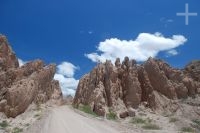 Rochas sedimentares na 'Quebrada de Flechas', no caminho entre Cafayate e Cachi, província de Salta, Argentina